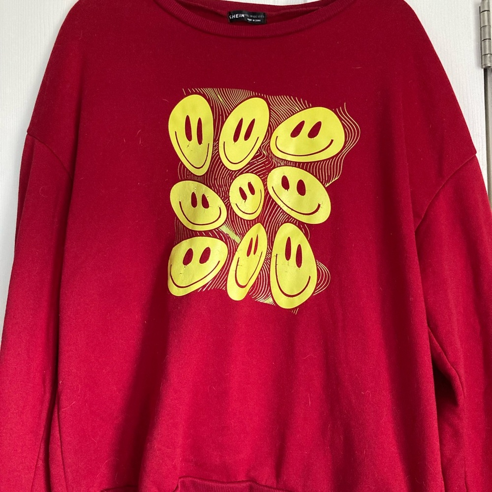 ⚡️3/$10⚡️ Red Smiley Face Sweater